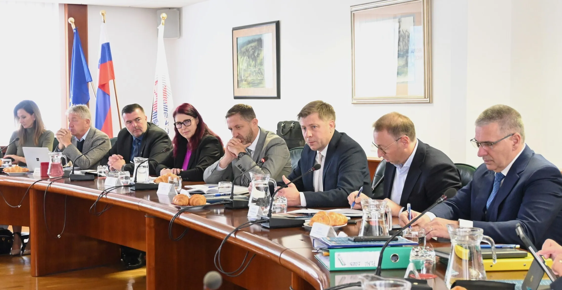 FINANČNI MINISTER NA SEJI UO OZS