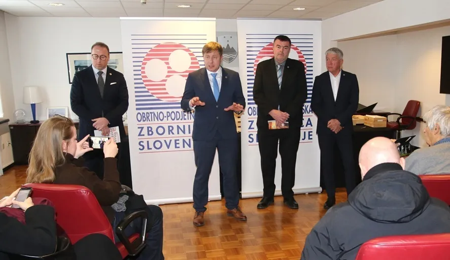 SREČANJE Z NOVINARJI