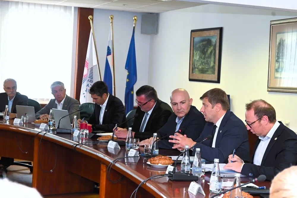 UPRAVNI ODBOR OZS